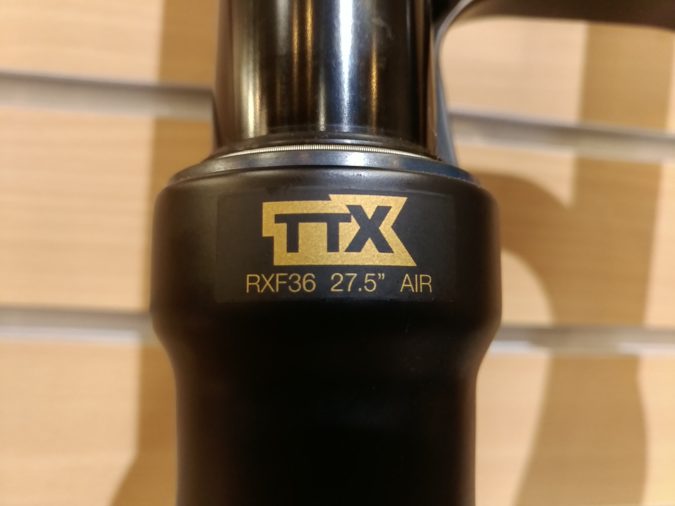 増税前に！独自の機構を備えたÖHLINS AM RXF 36 フロントフォークをご