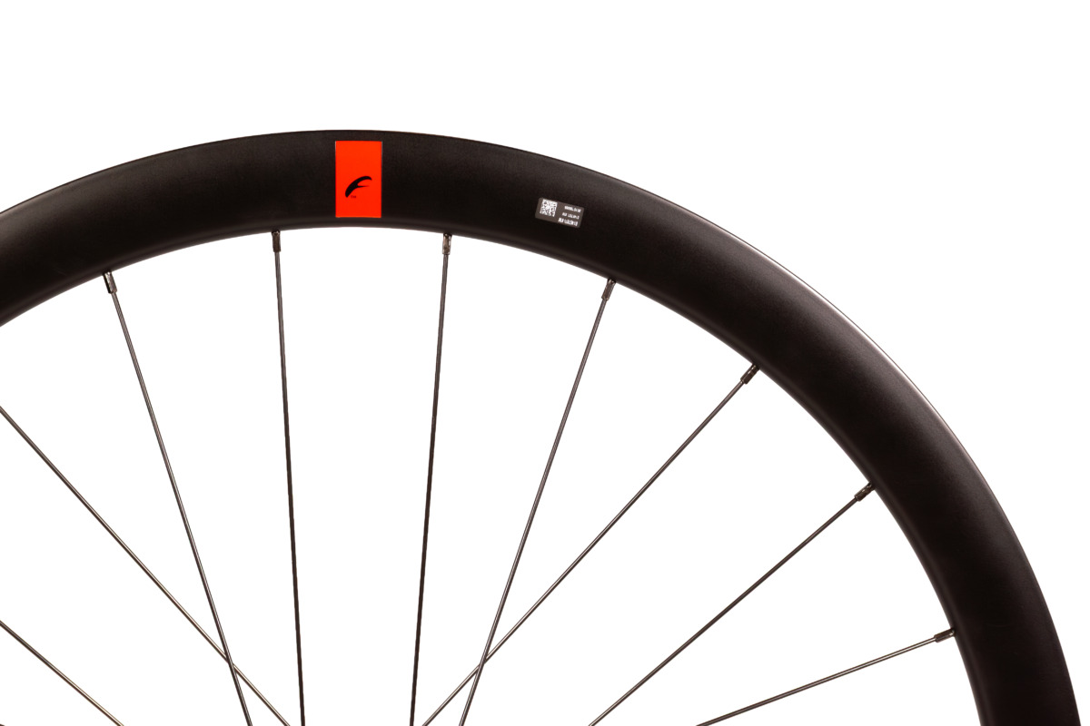 限定200ペア！フルクラムがカーボンリムホイール「AIRBEAT400 JAPAN