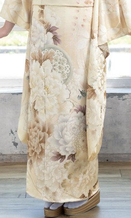 クリーム色に大輪の牡丹｜振袖大好き 【菊京屋】振袖レンタル 成人式