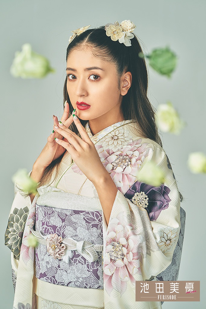 池田美優（みちょぱ）着用振袖ネットレンタル クリーム/黄色 牡丹柄