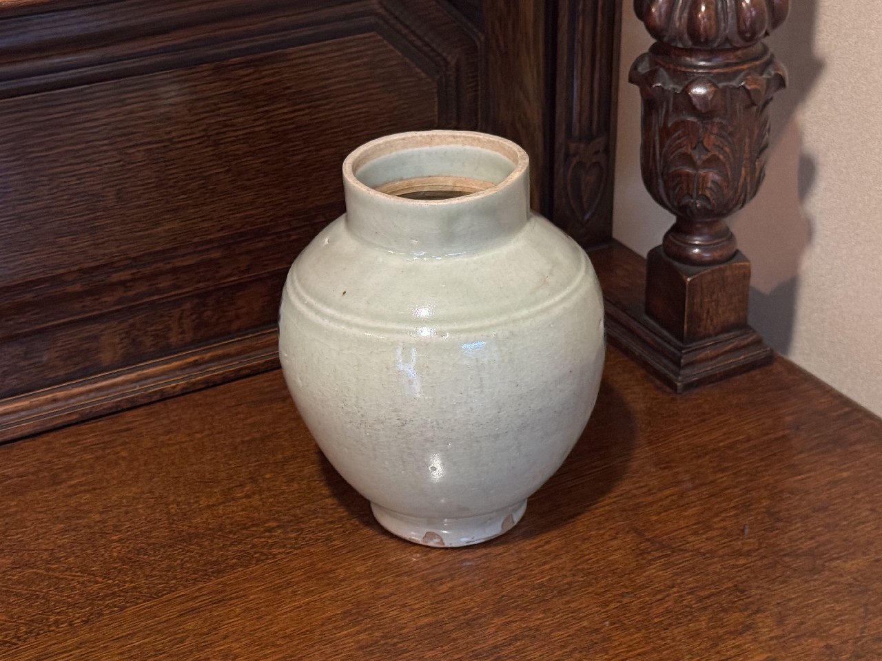 ギャラリー安原 / ご売約「Y氏のコレクション」初期伊万里 青磁染付 菊文壷