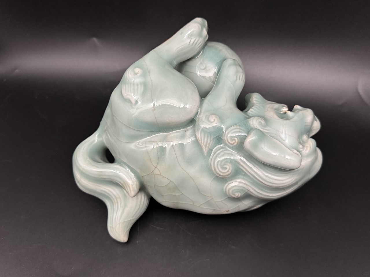 ギャラリー安原 / ご売約「応援企画」鍋島青磁 玉取り獅子置物