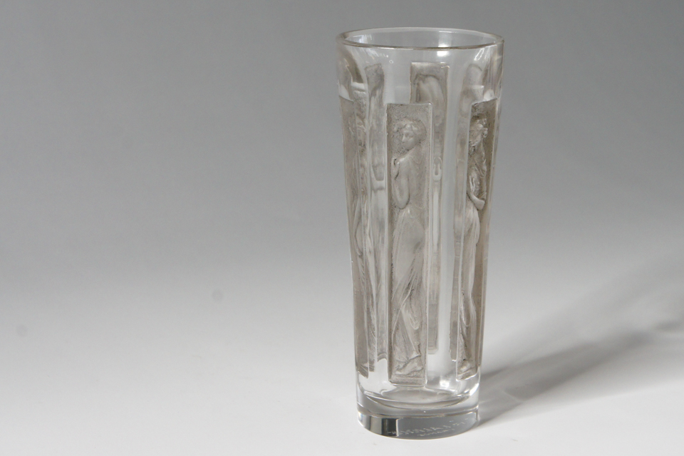 6人の肖像 ゴブレット」ルネ・ラリックのテーブルウェア《ギャルリー