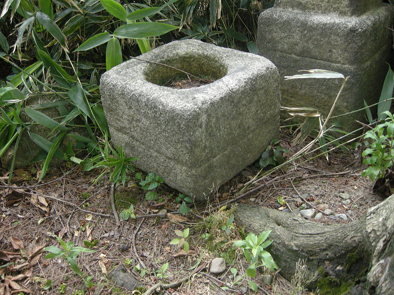 日本庭園（茶庭）庭・本格ガーデニング < 時代もの水鉢 | 苔の通販 苔屋
