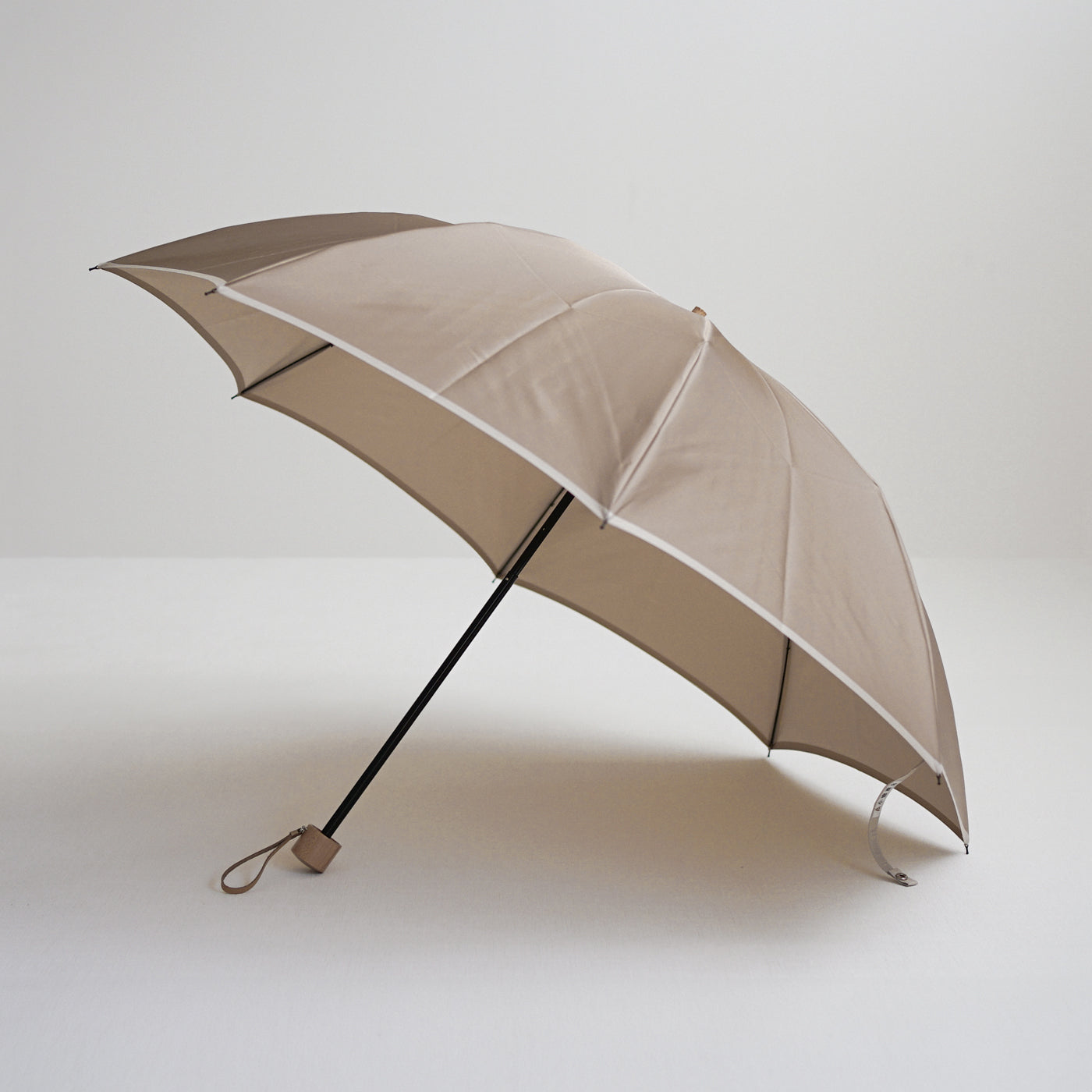 淡いくすみカラーがおしゃれな日本製折りたたみ傘「あまいろ」 – 傘