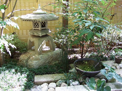 雪見灯篭をメインとした坪庭 | 京阪グリーン | 滋賀・京都・大阪の