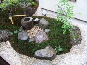 茶庭の様式を取り入れた坪庭 草津市 | 京阪グリーン | 滋賀・京都