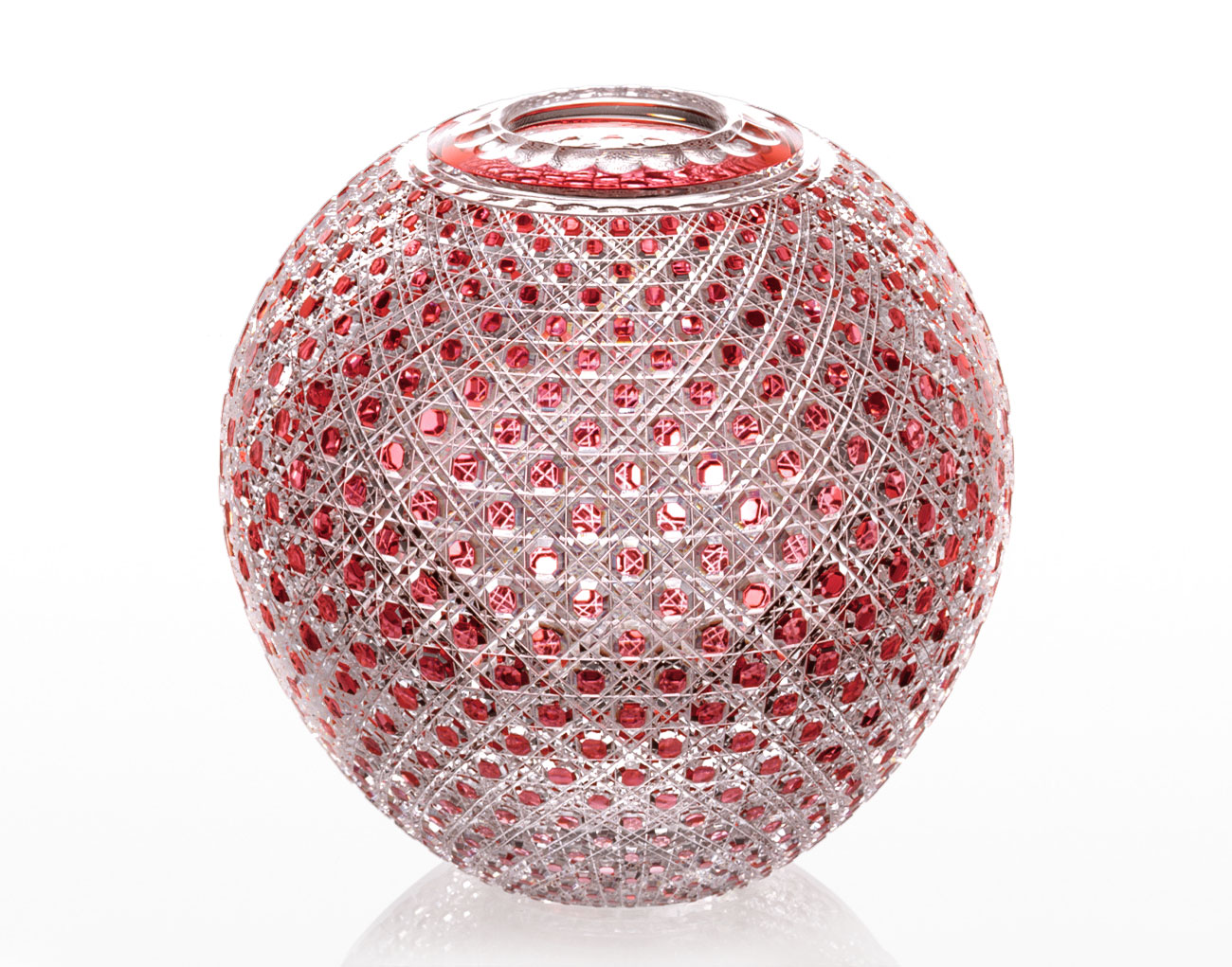 江戸切子 金赤色被毬型花瓶＜八角籠目紋＞ | カガミクリスタル