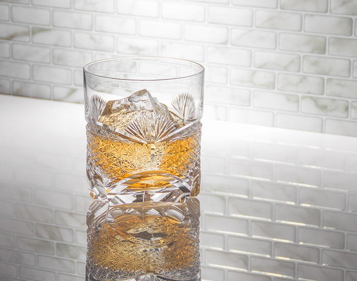 江戸切子 ロックグラス＜笹っ葉に菊つなぎ紋＞ | カガミクリスタル