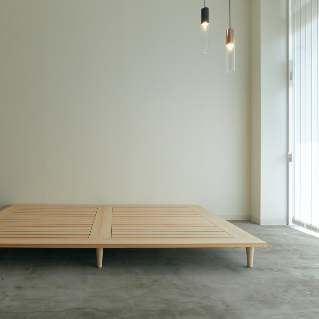 Yunagi Solid Hinoki Minimalist Bed | ベッドフレーム (ヘッド無