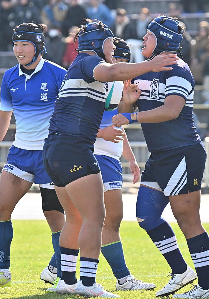 桐蔭学園、広島の尾道に40―0で快勝 3連覇へ、主将の堂薗が3トライ