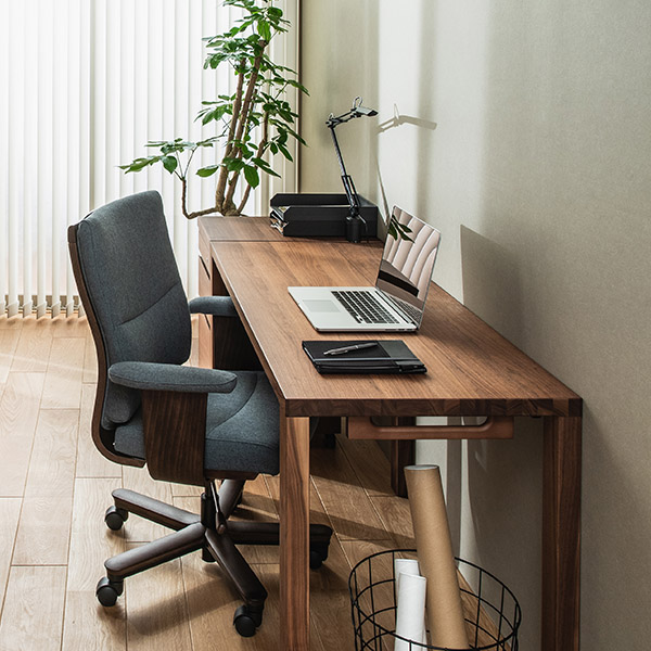 オフィスチェアの快適性を自宅に導入する｜大人デスクstyle｜カリモク