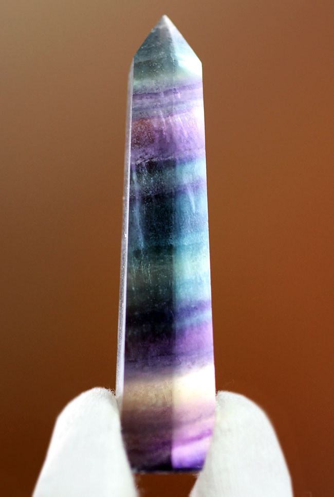 七色に輝くフローライト（fluorite）、人気のレインボーカラーに輝く蛍