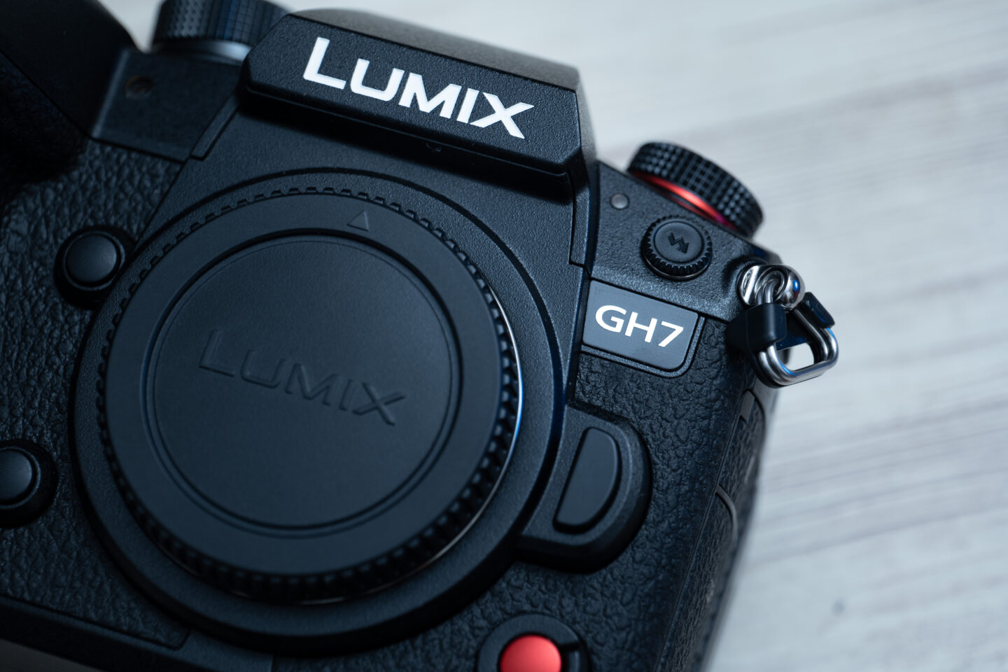 マイクロフォーサーズ最高峰のハイブリッド機 パナソニック LUMIX GH7