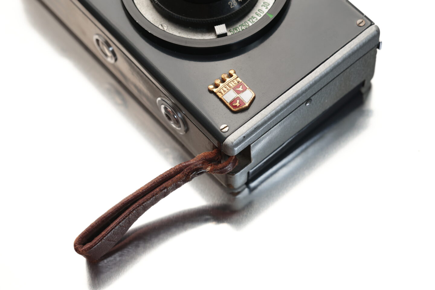 フイルムカメラ】おしゃれな縦型デザインのハーフサイズフイルムカメラ