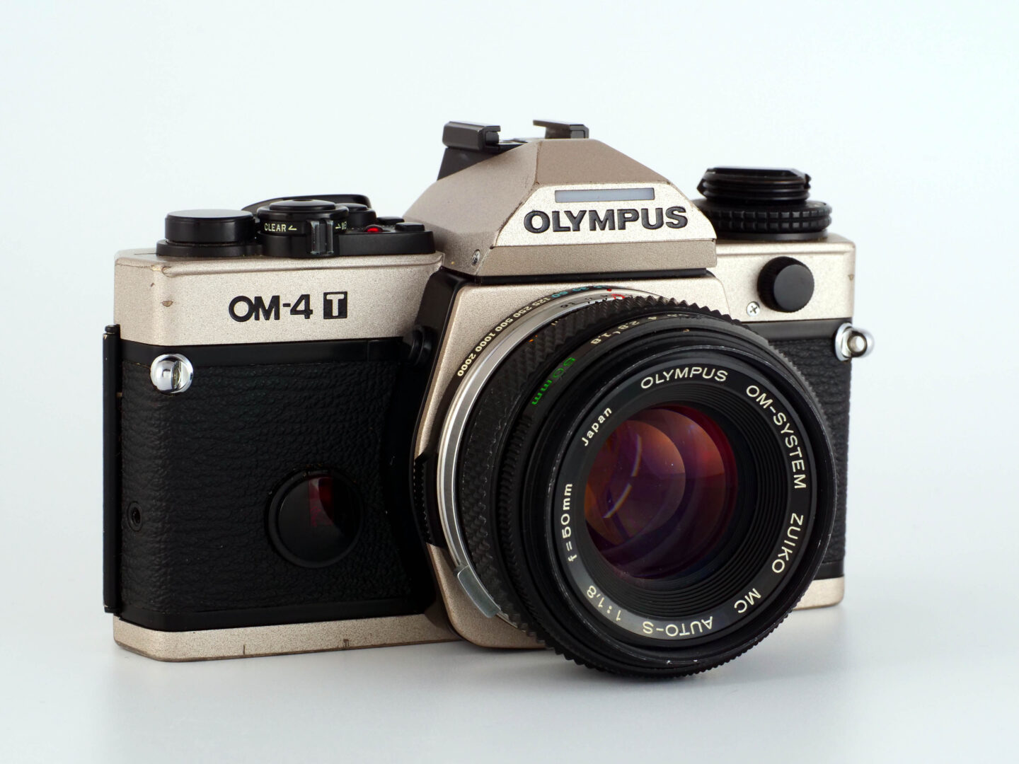 映画の中の、あのカメラ｜06 007/消されたライセンス(1989) オリンパス