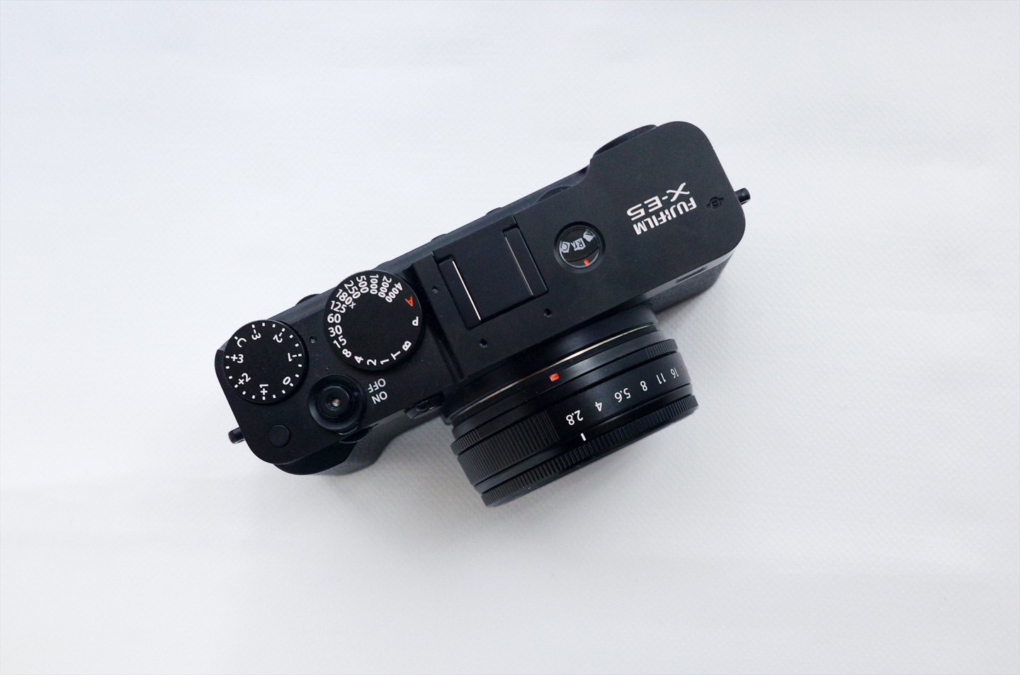 薄さ23mmの衝撃。究極のパンケーキレンズで広がるスナップの世界｜富士