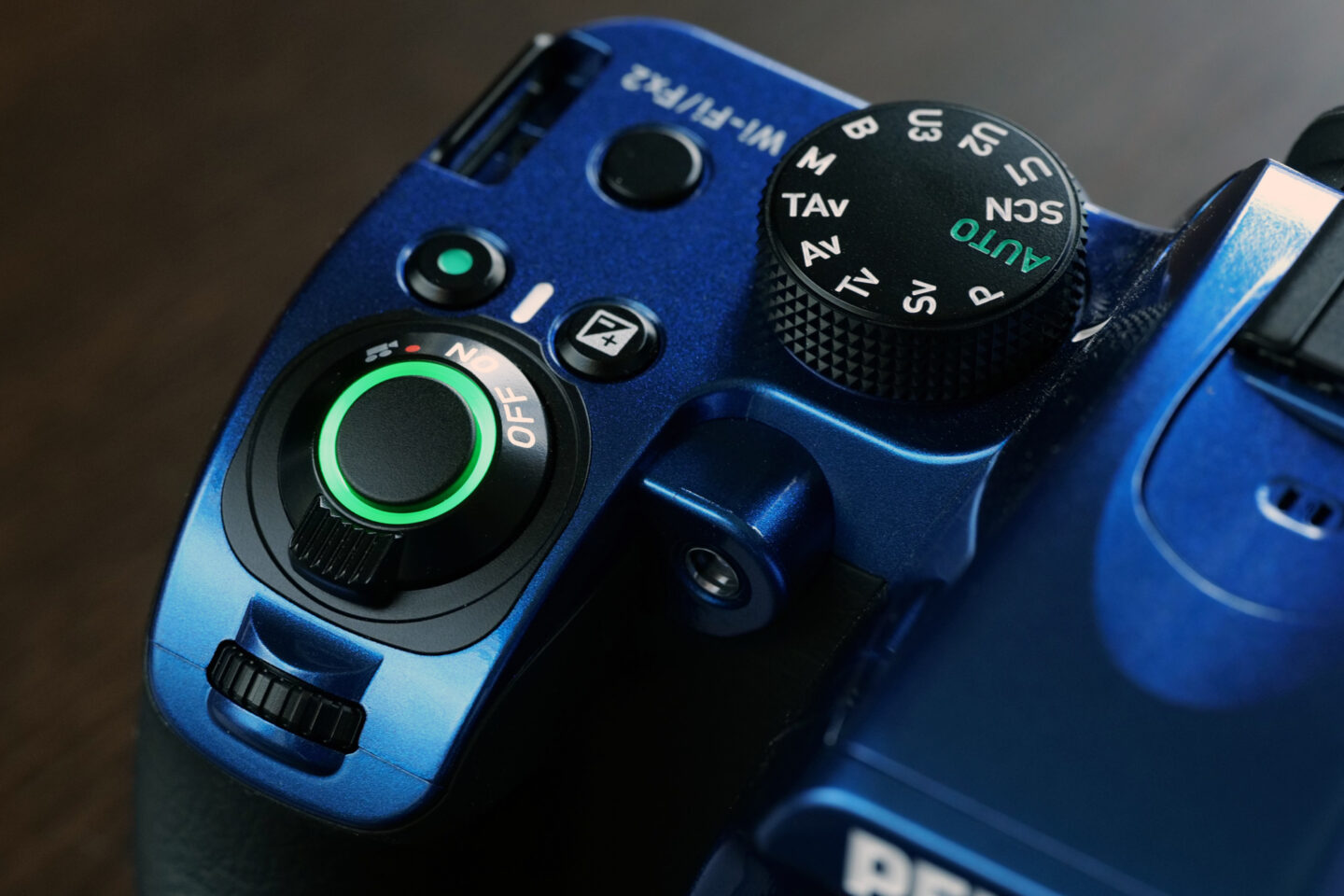 軽量コンパクトで質実剛健！「ペンタックス KF」はサクサクDSLRだ | ShaSha