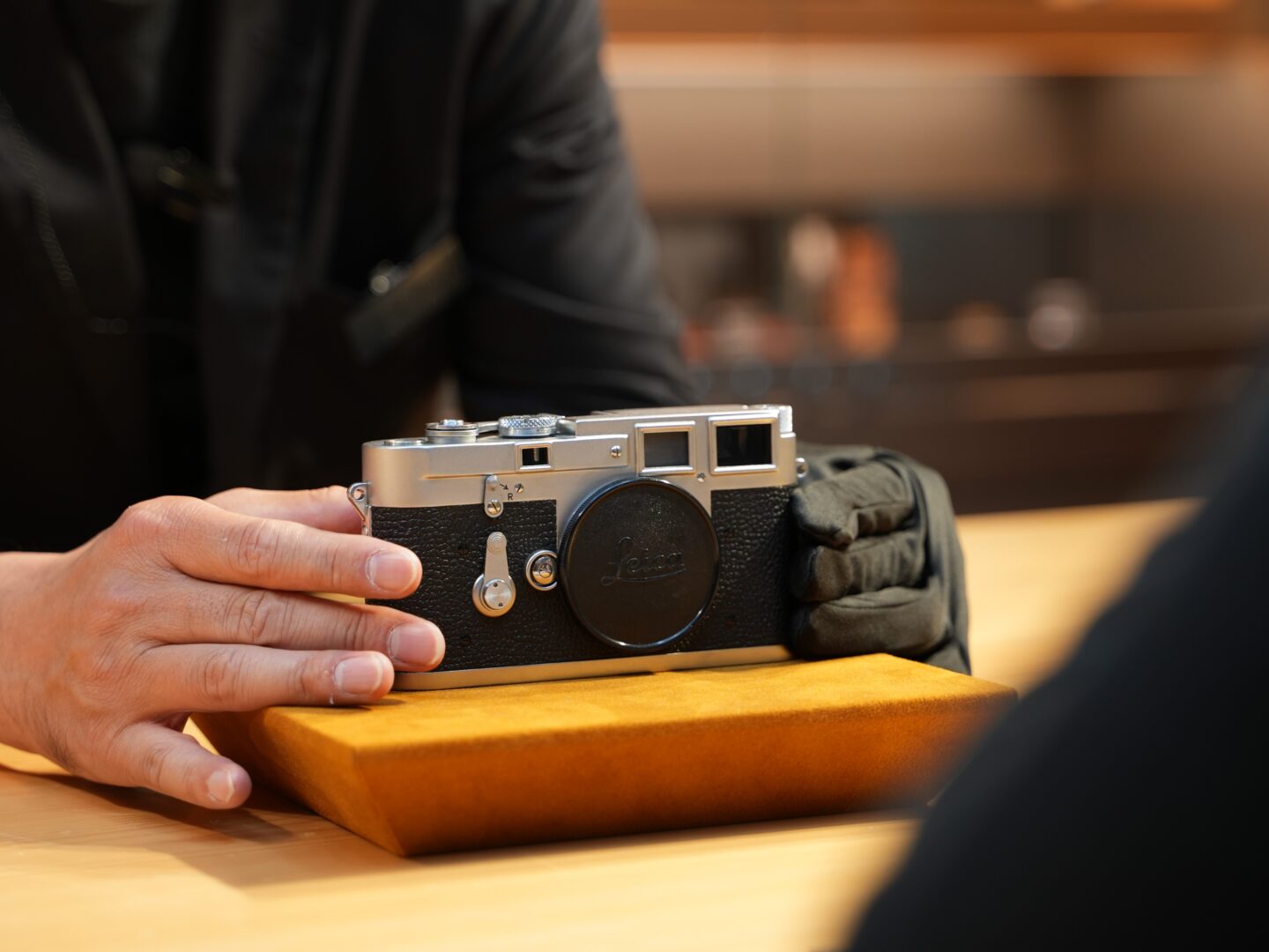 新宿 北村写真機店のカウンターで、お薦めライカを味わい尽くす｜Vol
