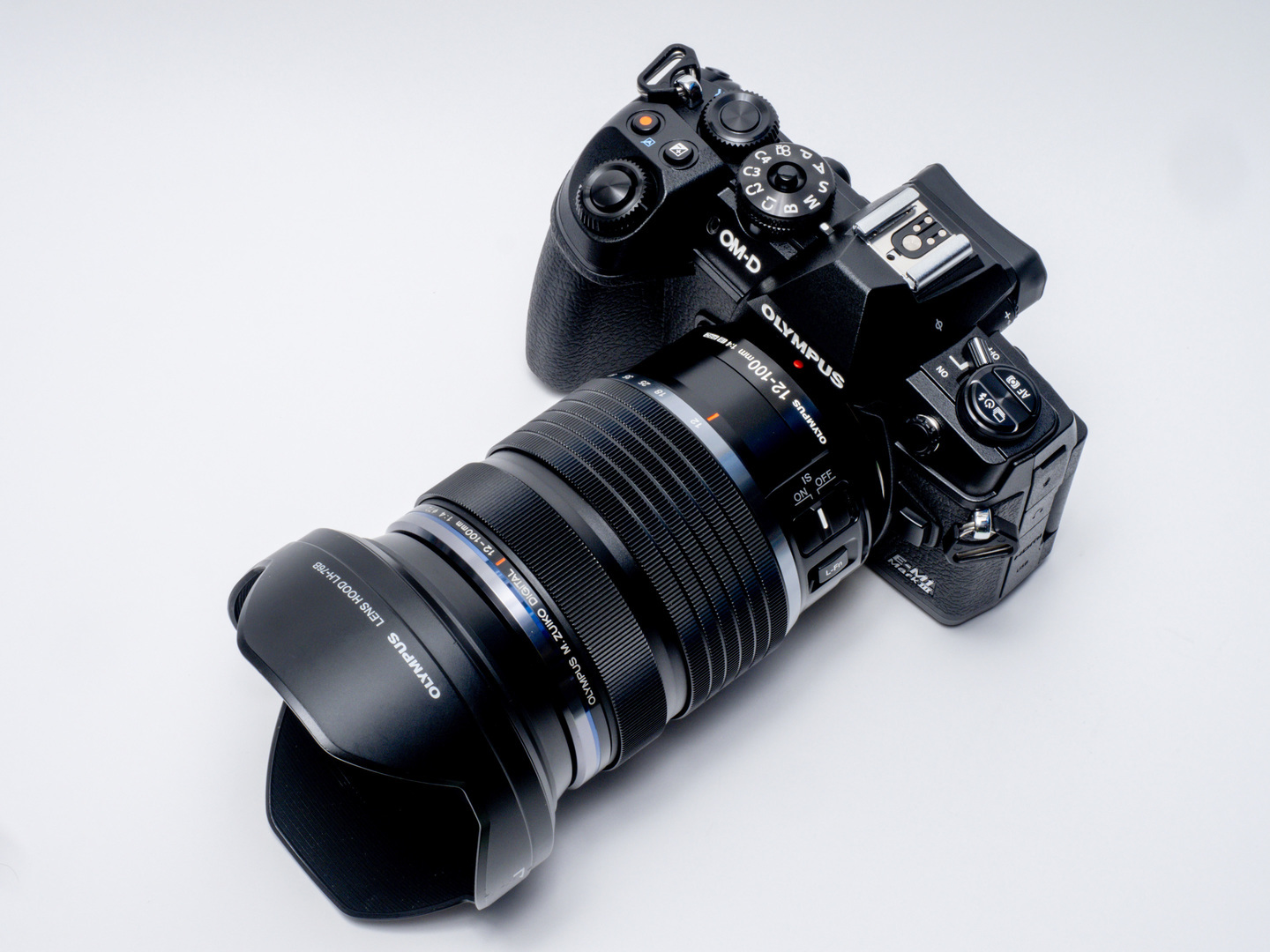 オリンパス OM-D E-M1 MarkIII レビュー｜小型ボディーとプロスペック