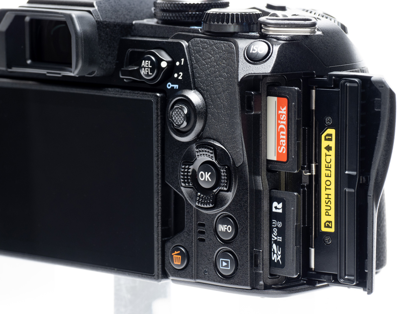 オリンパス OM-D E-M1 MarkIII レビュー｜小型ボディーとプロスペック