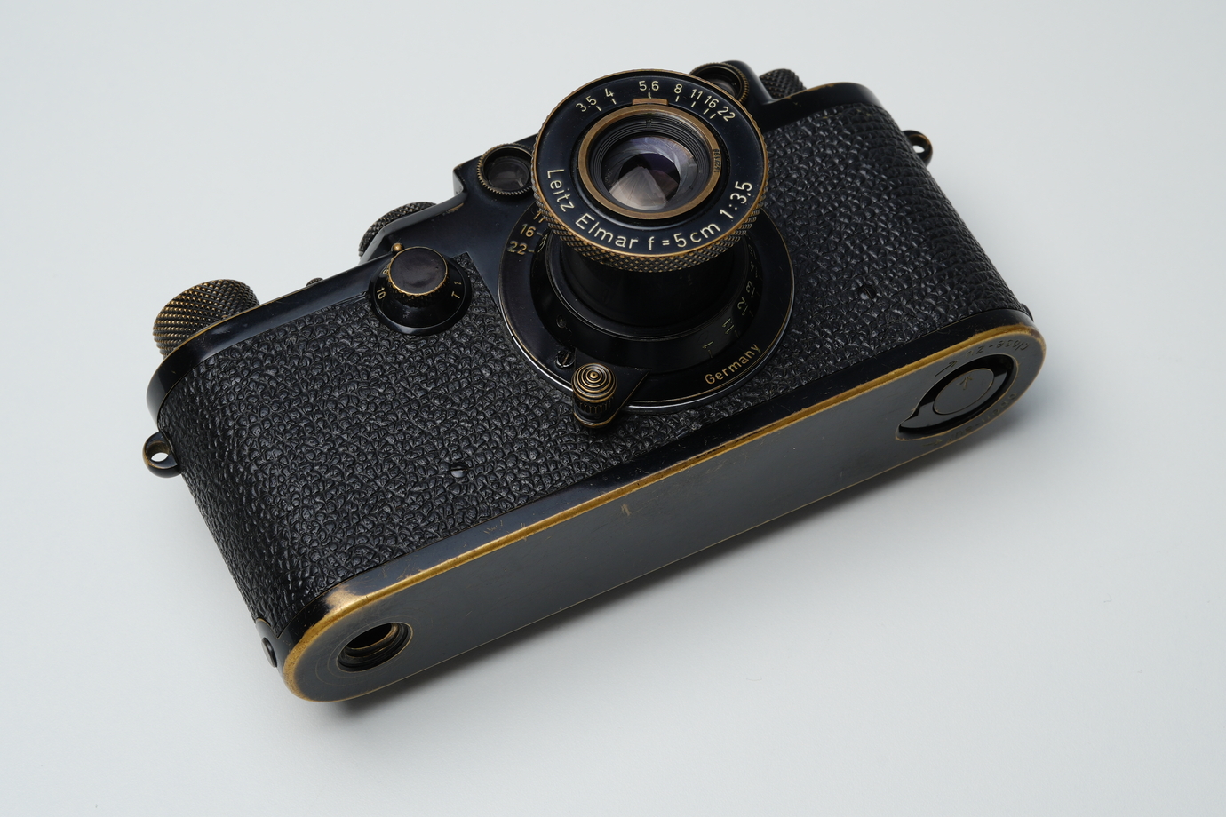 この激レア軍用カメラ、ちょっと触ってもいいですか？ スウェーデン