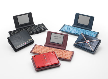 機動戦士ガンダム」とのコラボレーション デジタルメモ「ポメラ」DM11G