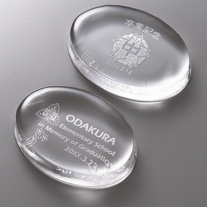 楕円型ペーパーウェイト【60×86mm】｜もらって嬉しい 卒業記念品・卒団