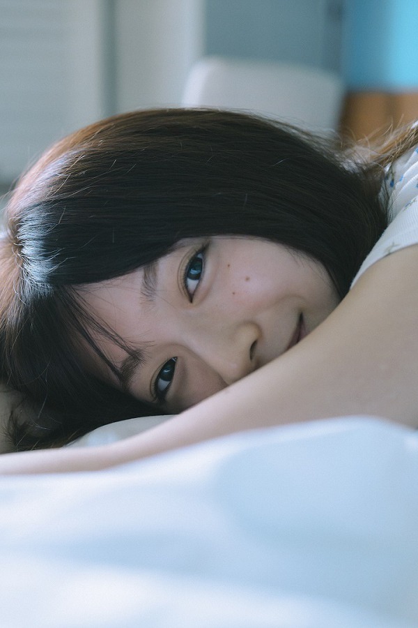 紀伊國屋書店限定カバー版】白石聖写真集 unveil / 白石聖 - 紀伊國屋