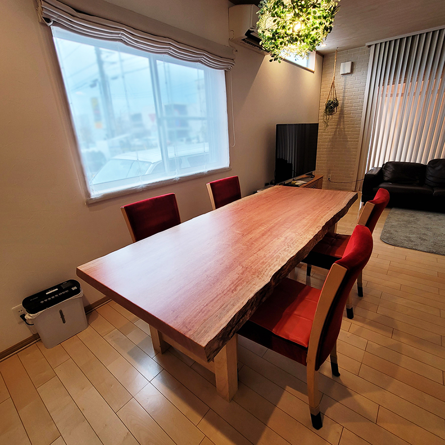 ボセ【アフリカンチェリー】一枚板ダイニングテーブル｜埼玉県吉川市へ