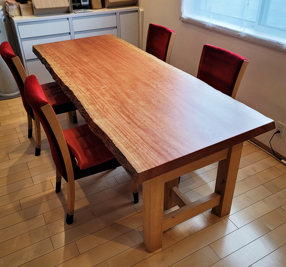 ボセ【アフリカンチェリー】一枚板ダイニングテーブル｜埼玉県吉川市へ