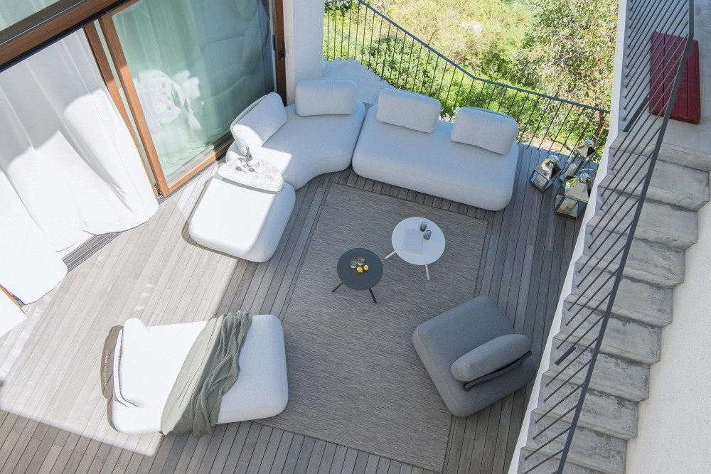 全体的に丸みを帯びたシンプルなコーナーソファ「SB90 Corner Sofa