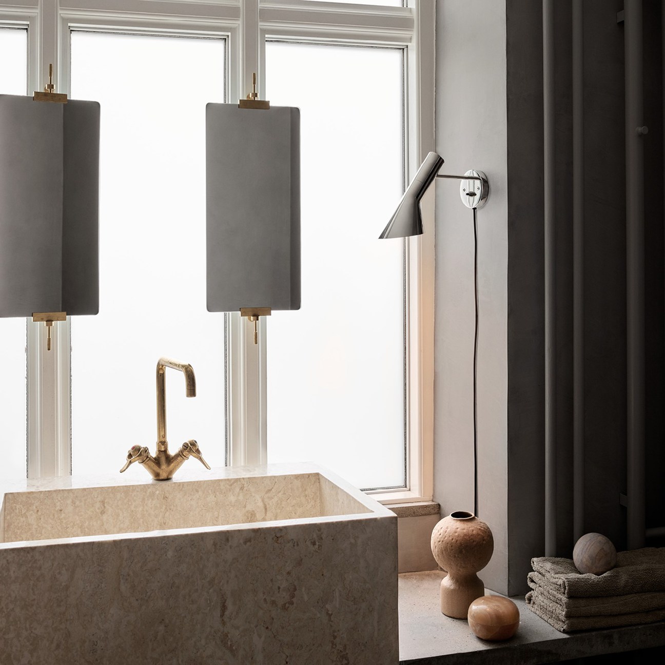 ブラケットライト「AJ ウォール」ポリッシュ ステンレス H180×D318mm