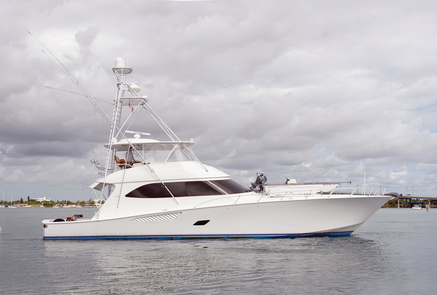 76 Viking Convertible | HMY Yachts