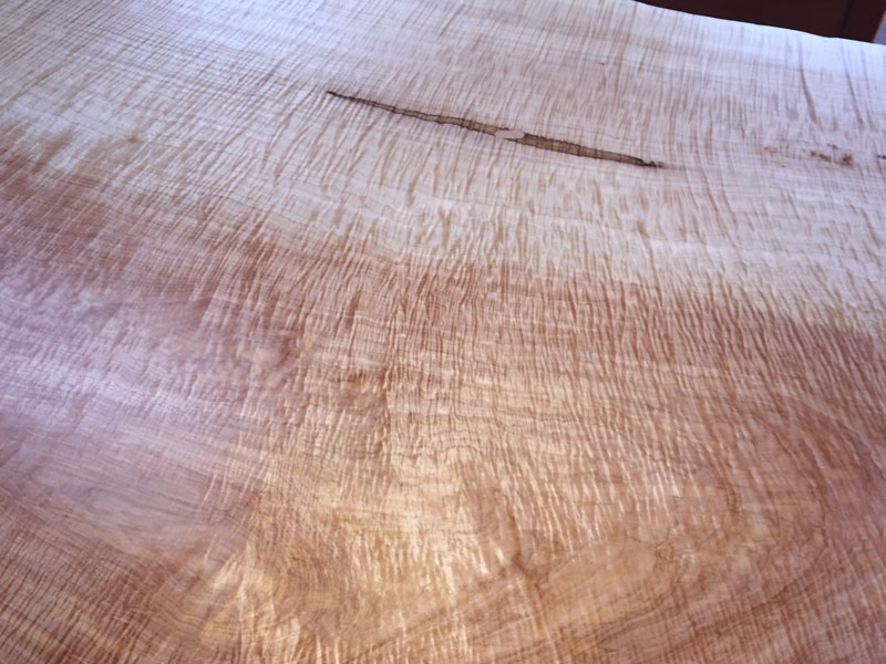 極上杢栃（トチ）無垢一枚板 座卓：ダイニングテーブルや手作り家具の