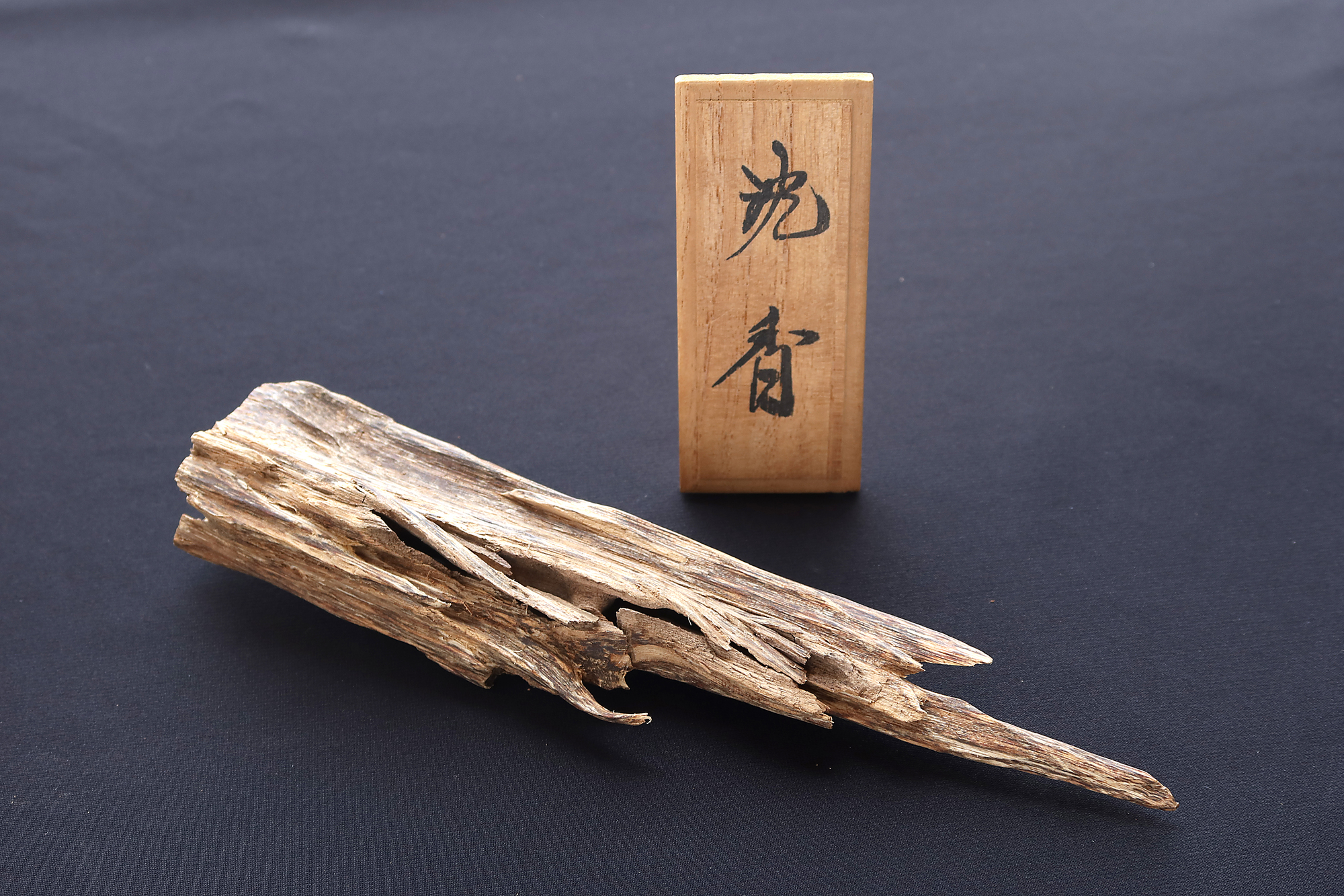 香木はなぜ高い？価格の決め方と伽羅・沈香・白壇の買取相場を解説