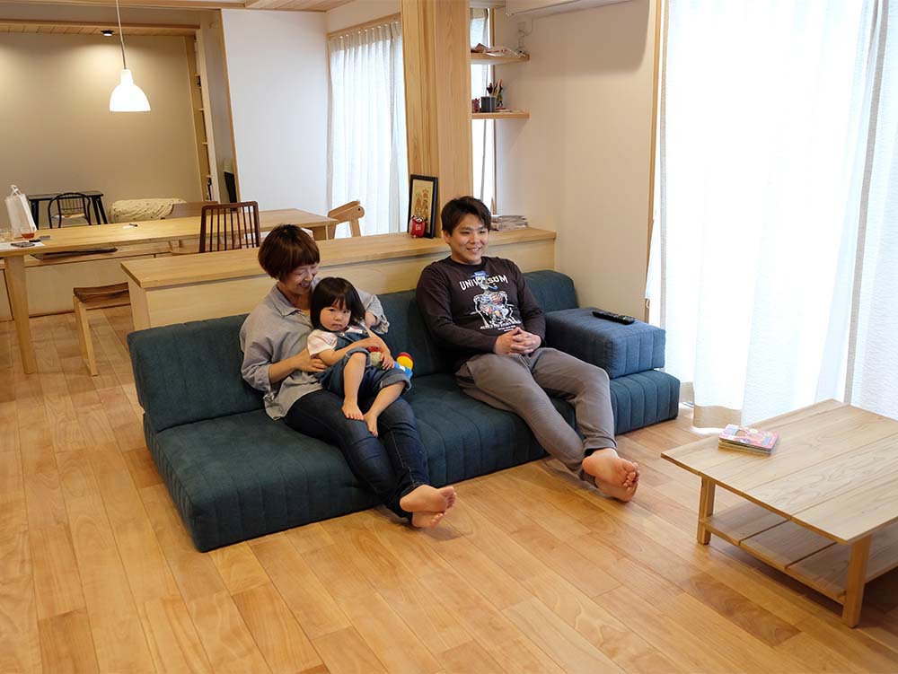 お部屋とソファの探訪記 第5回 つみきソファ｜ローソファー専門店HAREM