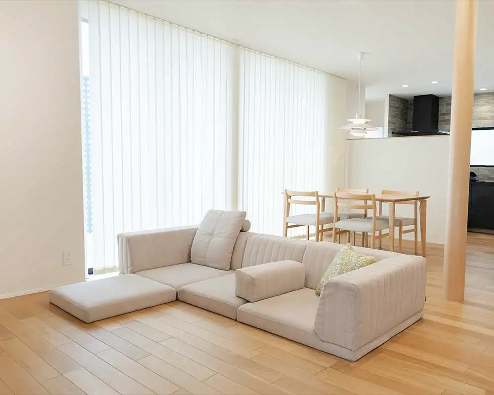 こたつや和室、畳にも合わせやすいローソファー「PICASSO SOFA」｜国産