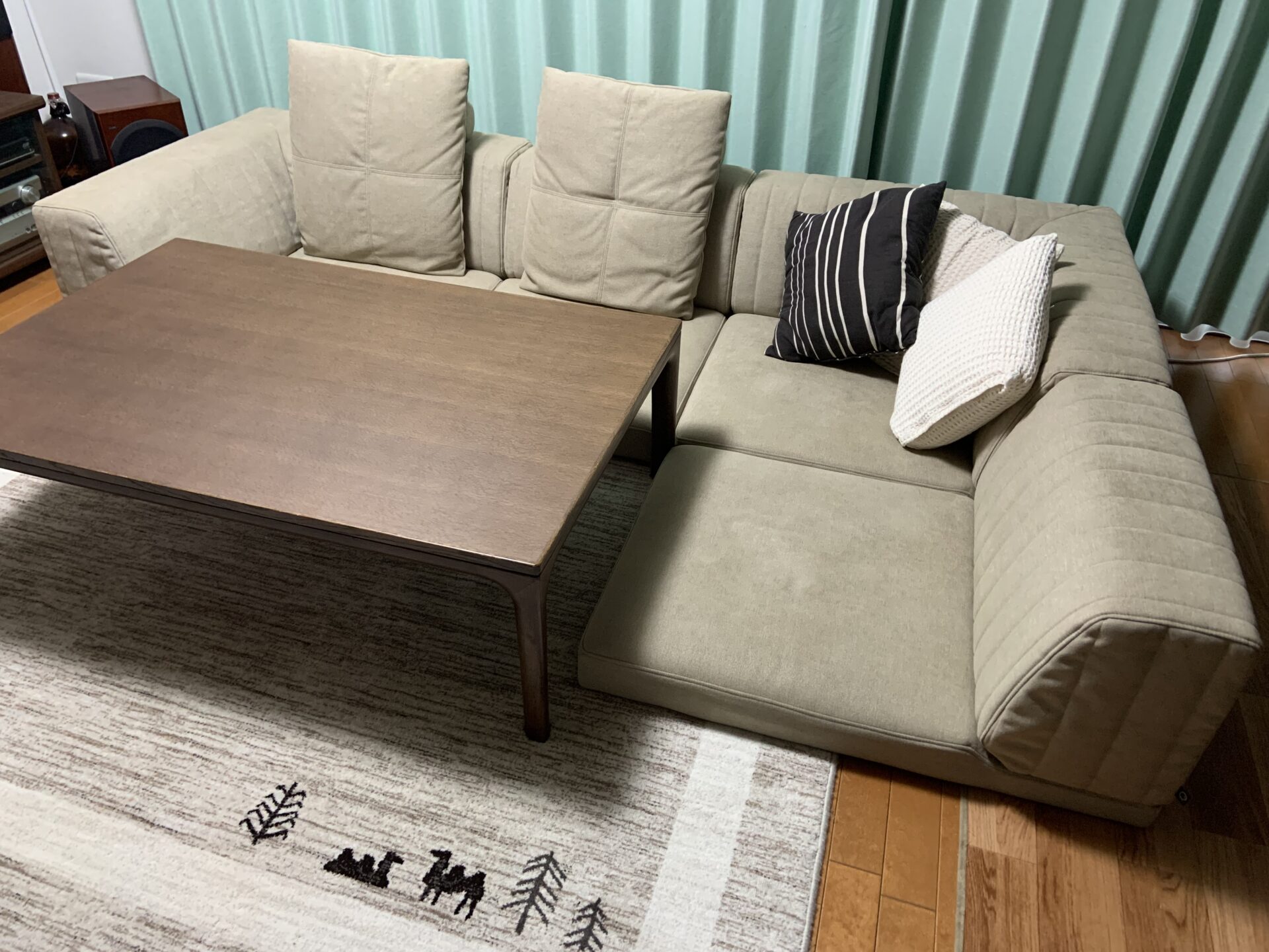 こたつや和室、畳にも合わせやすいローソファー「PICASSO SOFA」の商品