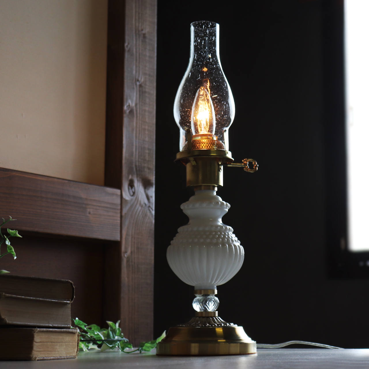 USAヴィンテージオイルランプ型ホブネイルミルクガラス製テーブル