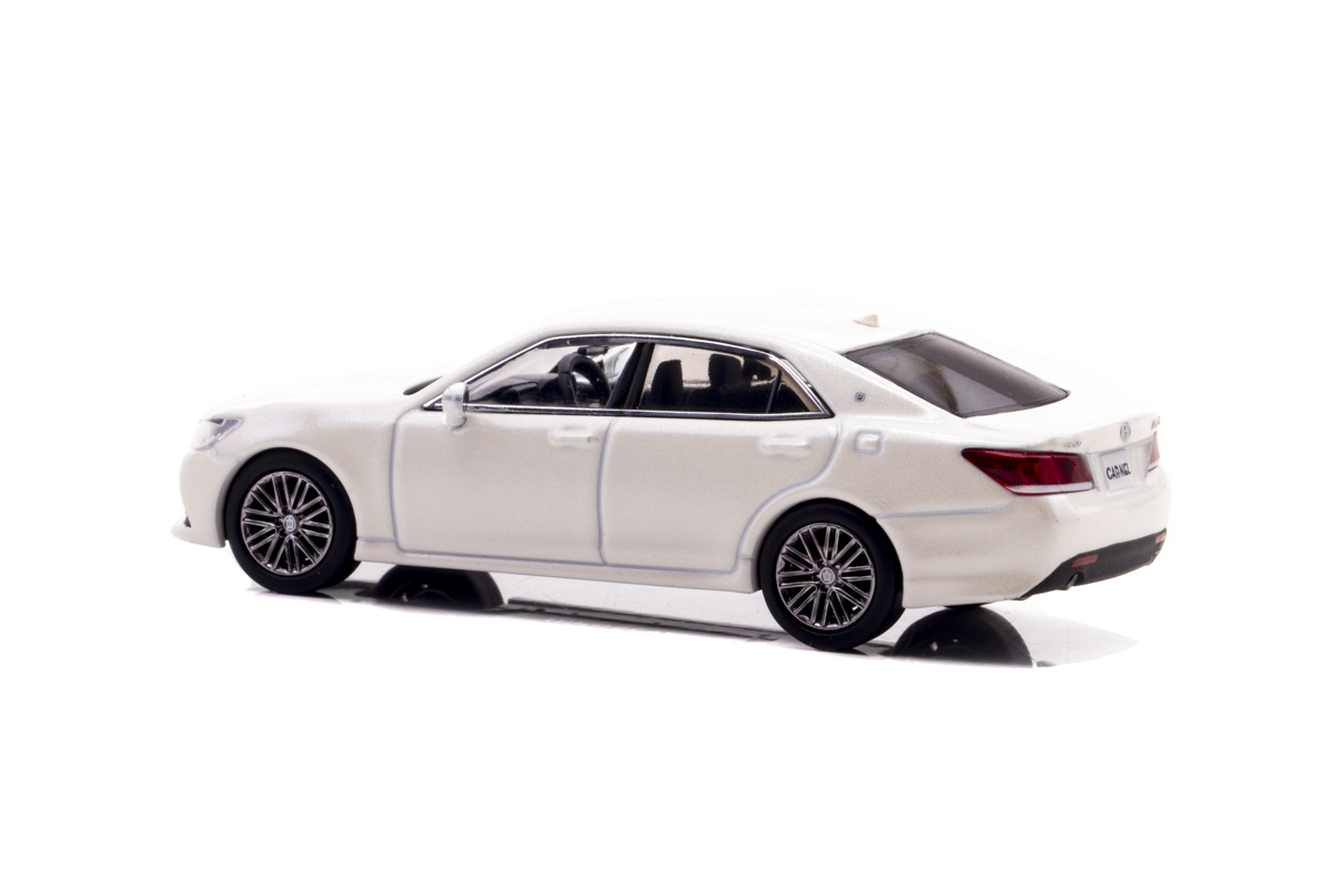 1/64 トヨタ クラウン アスリート S 2015 White Pearl Crystal Shine