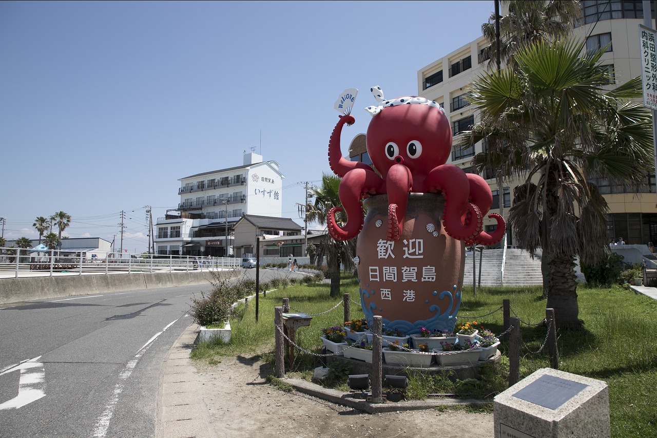 東西タコのモニュメント | 見どころ | 日間賀島観光ナビ