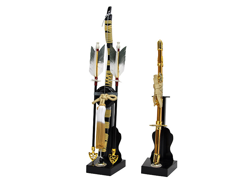 五月人形の両脇には…弓と刀を添えて | 職人手作りの【秀光人形工房】五