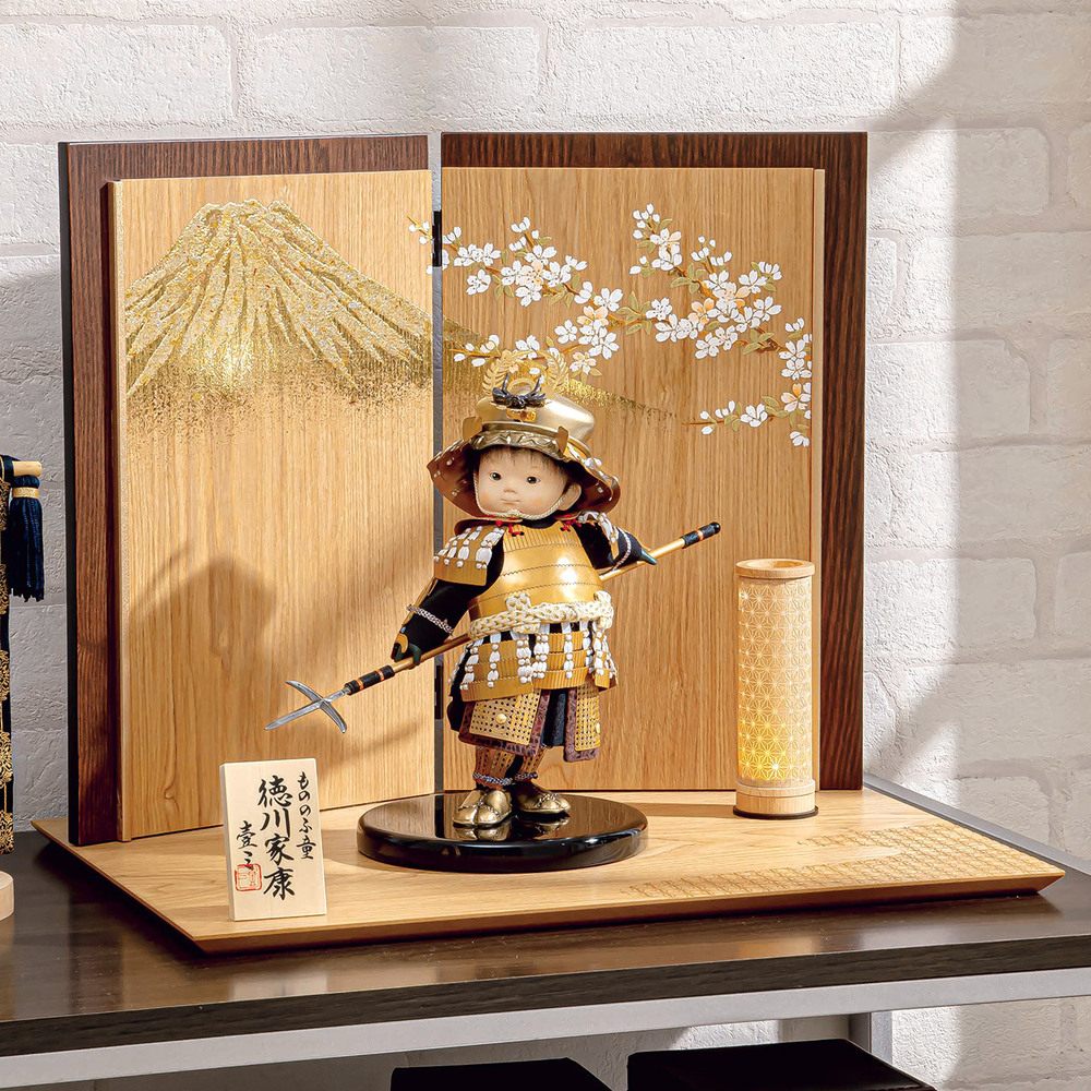 五月人形 子供大将平台飾り【P99006】 黄金富士の前でポーズ♪可愛くて