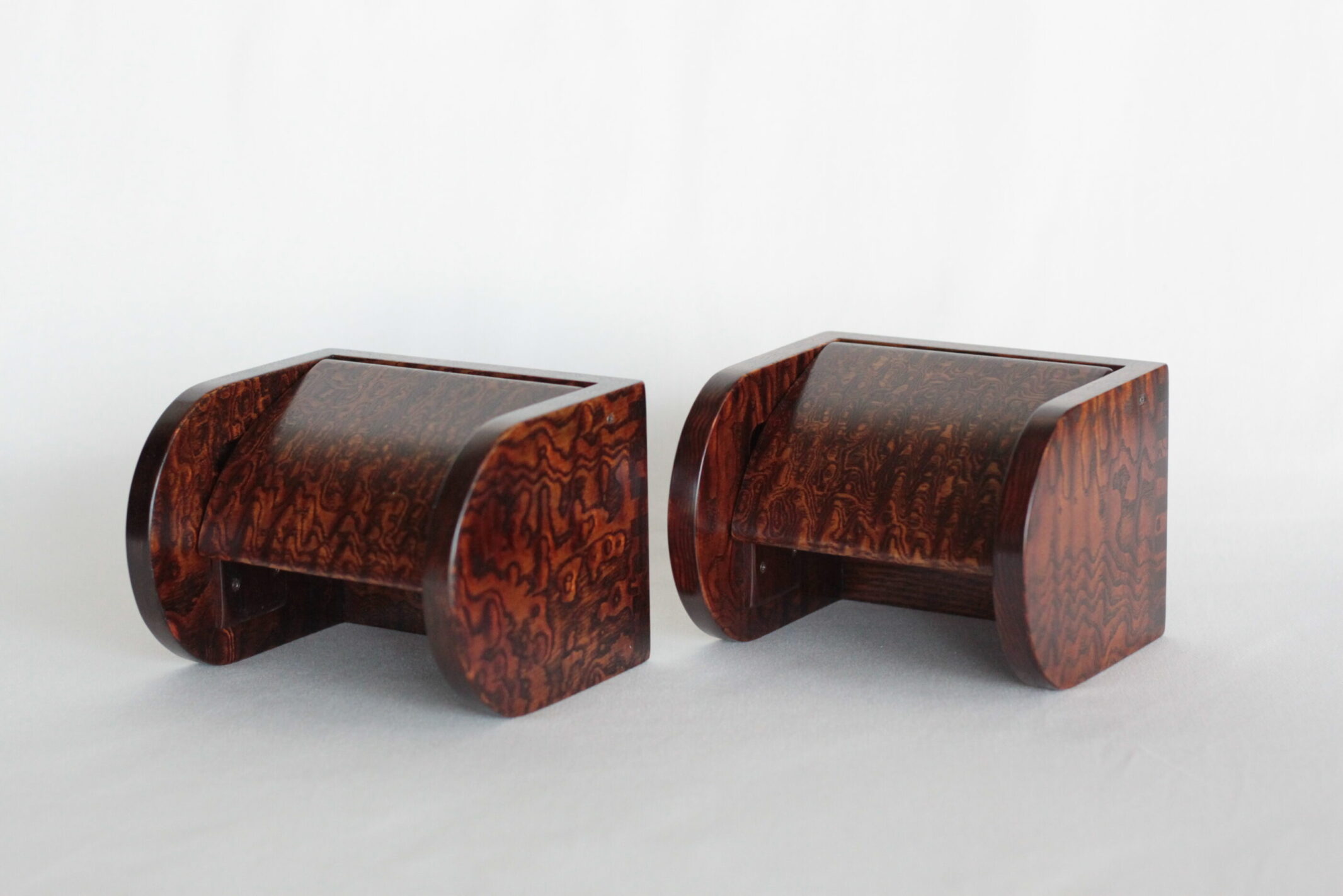 タモ玉杢、拭き漆のトイレットペーパーホルダー | 制作事例 | 木工房ひ