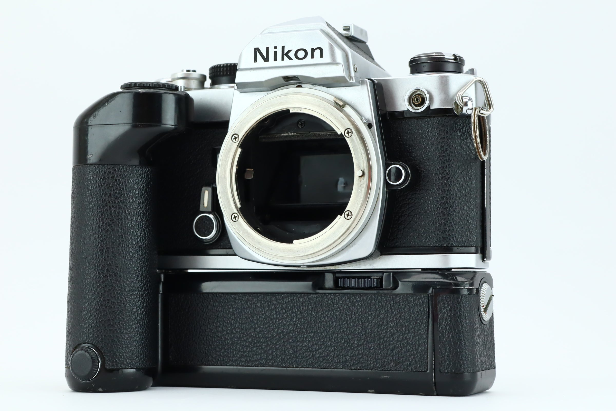 Nikon FM + Nikon MD-11 – Hard to Find Camera Store