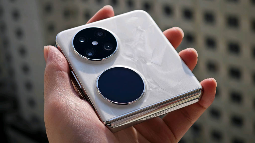 Huawei Pocket 2 Premium is seeing a massive price cut - Huawei Central