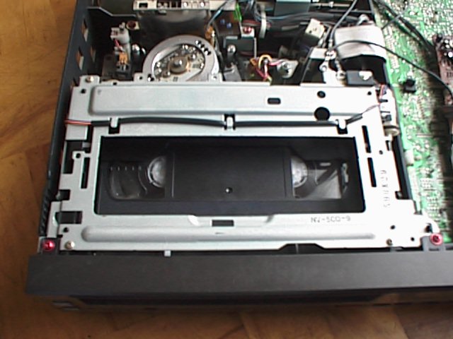 VHSデッキ分解 | にしきの理科準備室