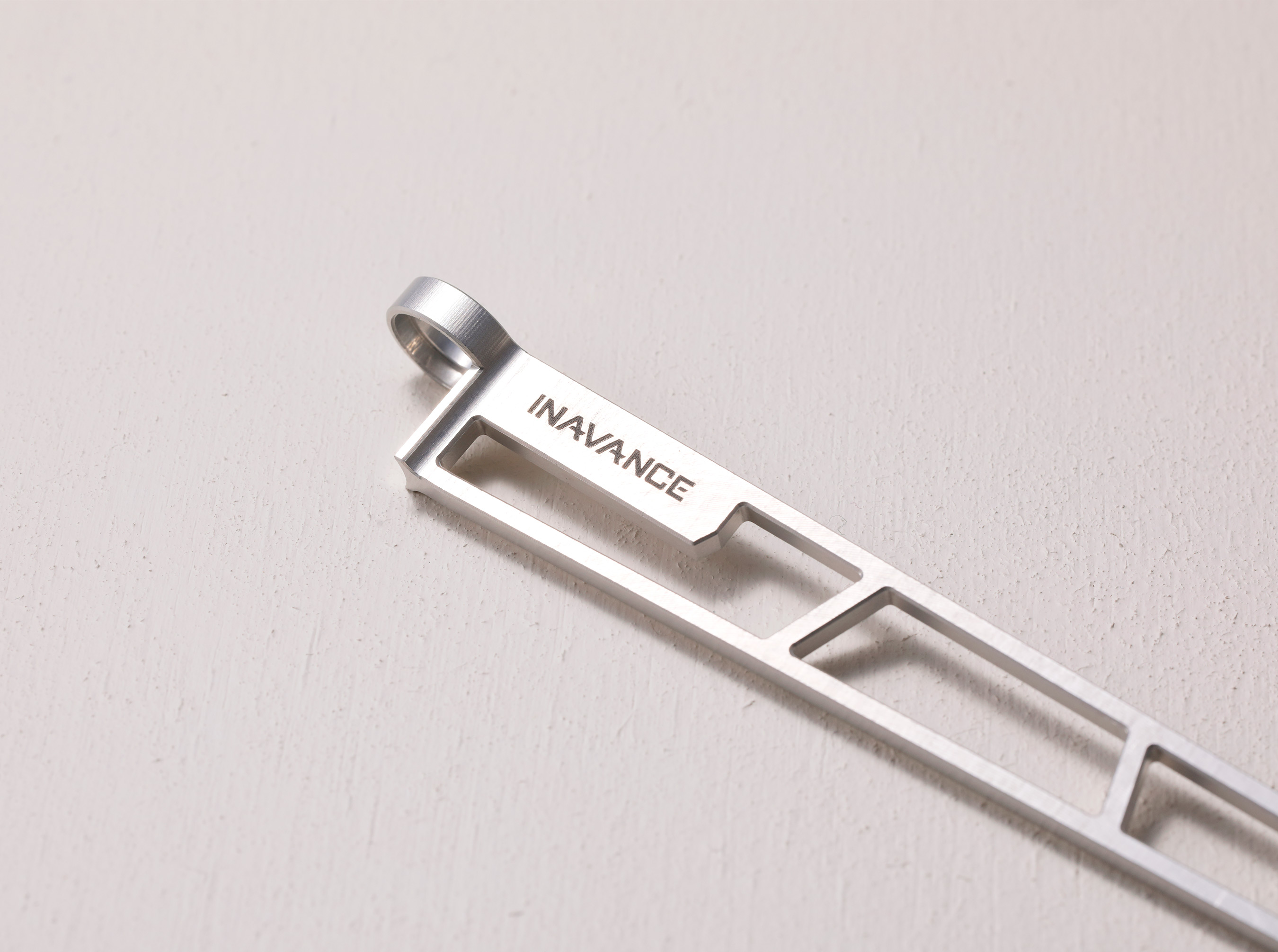 EDGESTAND HANGER INAVANCE