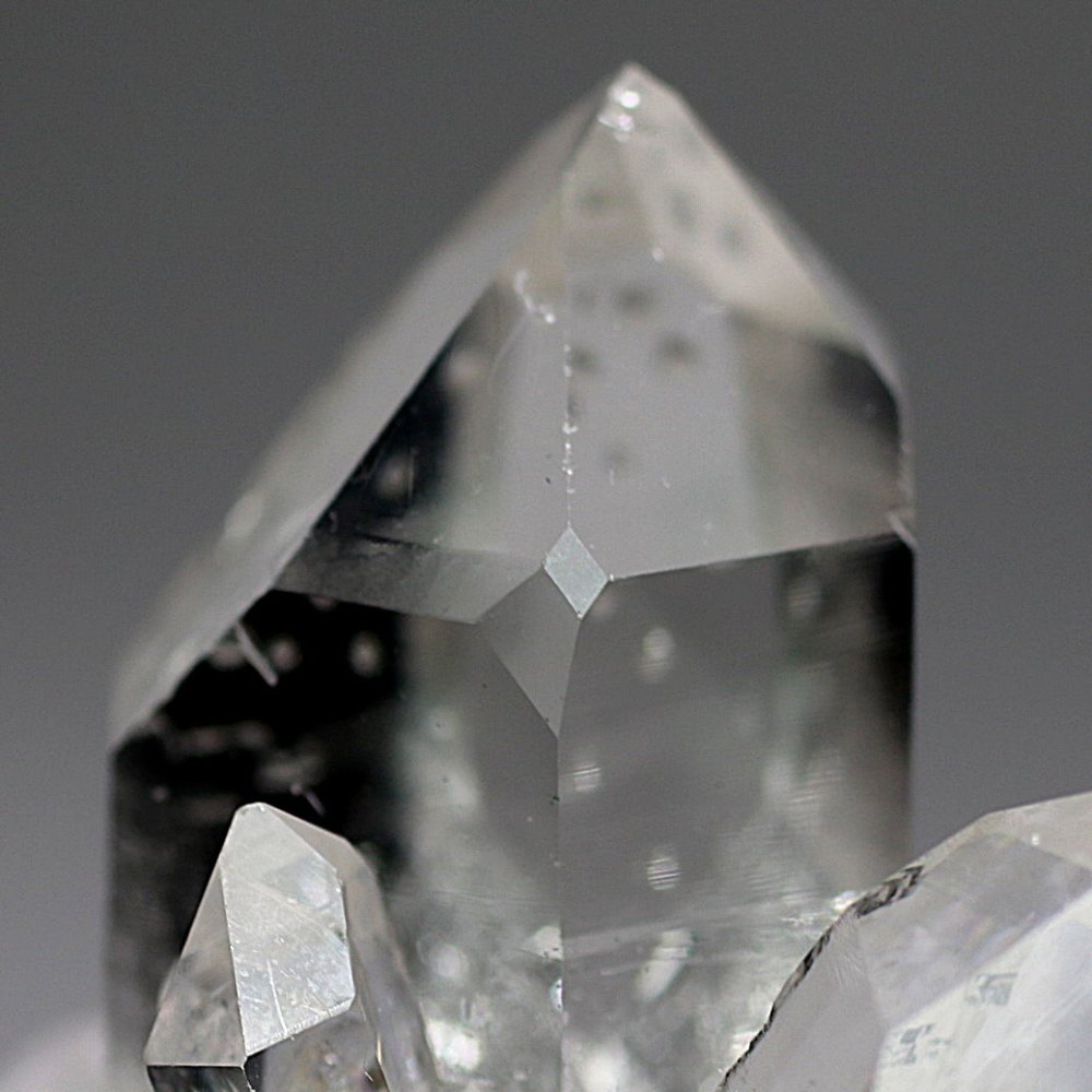 高品質・ブラジル/トマスゴンサガ産]水晶クラスター/原石（タイム